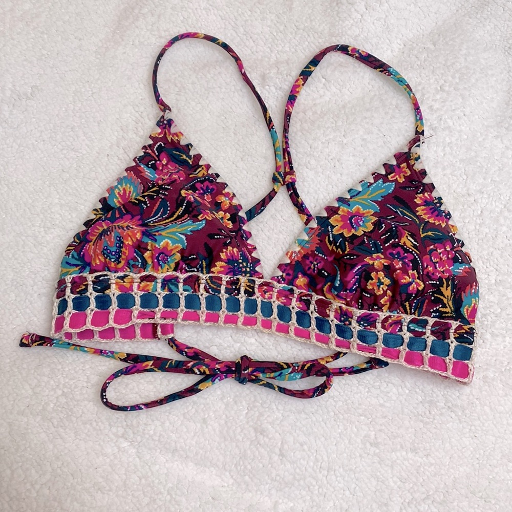 Xhilaration Floral Burgundy & Pink Bikini Top Size Small Excellent Condition